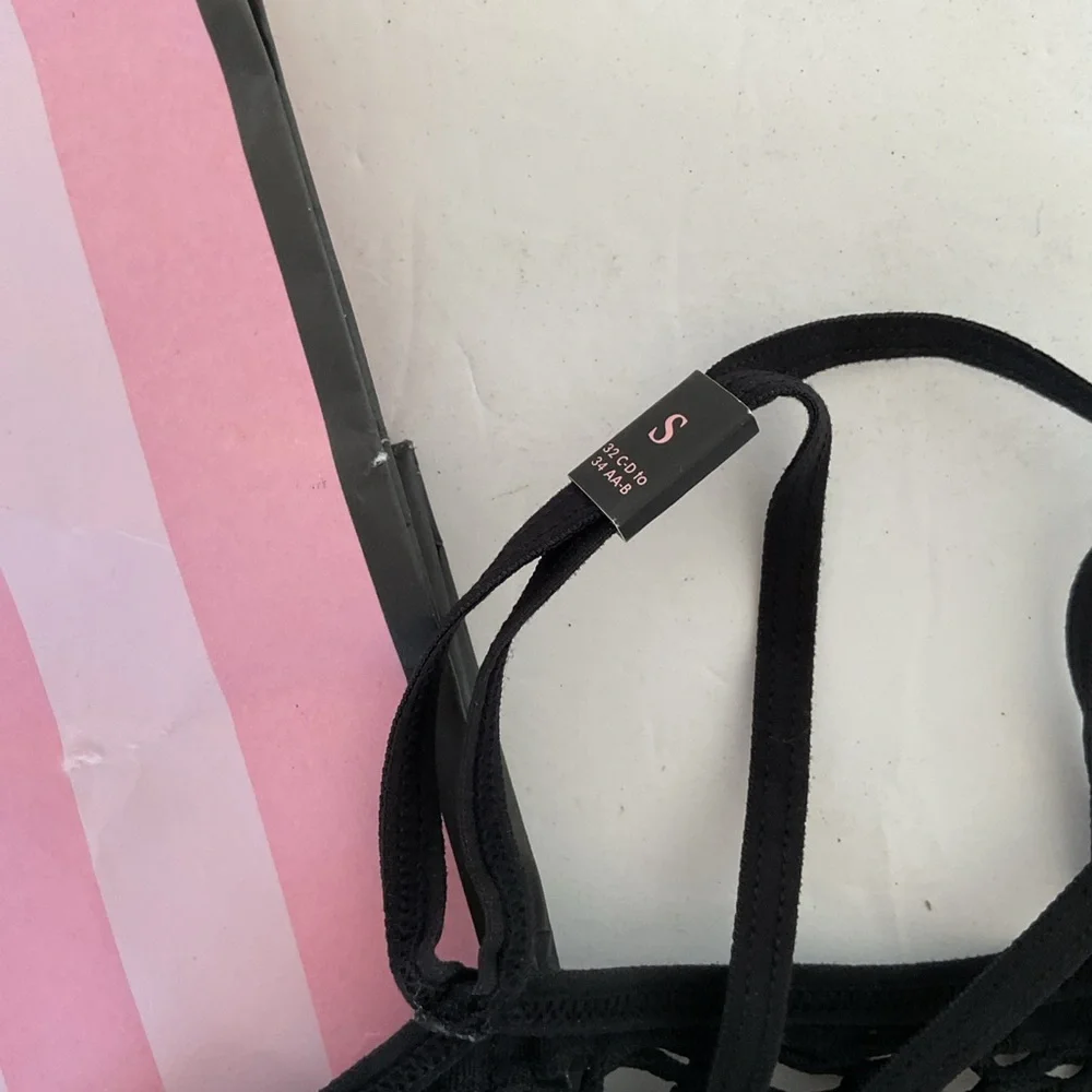 NWT Victorias Secret seamless cutout high neck bralette. Size small. - Picture 8 of 15